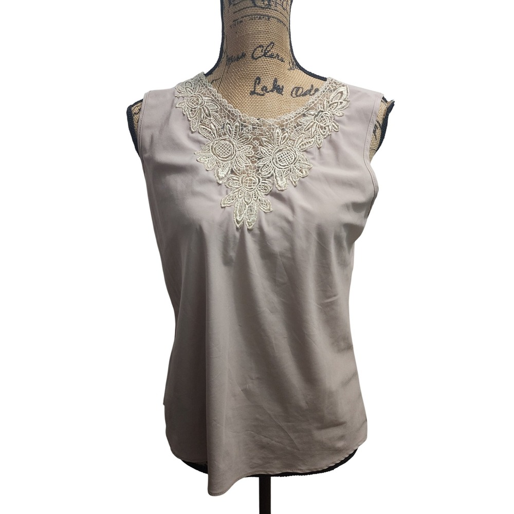 Sleeveless Top with Lace Applique Collar - Elegant Blouse for‎ Women